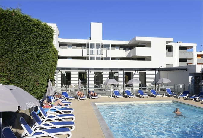 Imagen de la piscina del Hotel Odalys R&eacute;sidence Aqualia. Foto 17