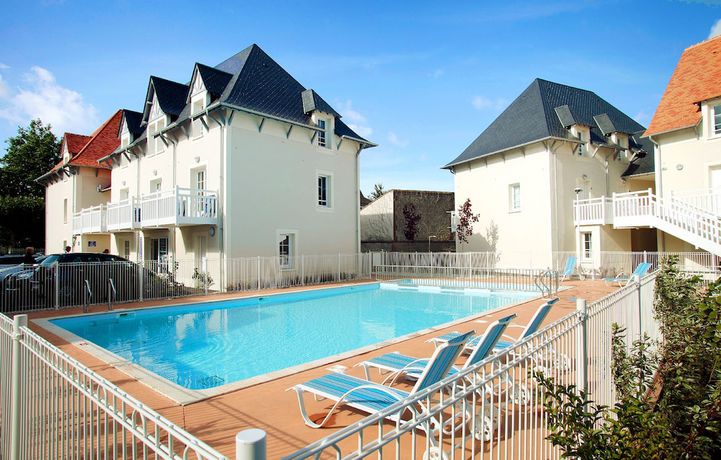 Imagen de la piscina del Hotel Odalys R&eacute;sidence Les Dunettes. Foto 15