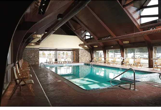 Imagen de la piscina del Hotel Odawa. Foto 20