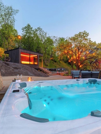 Imagen de la piscina del Hotel Odda City Apartments. Foto 16