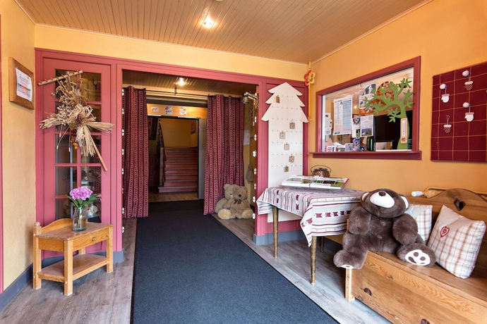 Imagen de los interiores del Hotel Od&eacute;sia Vacances Chalet Le Gr&eacute;pillon. Foto 13
