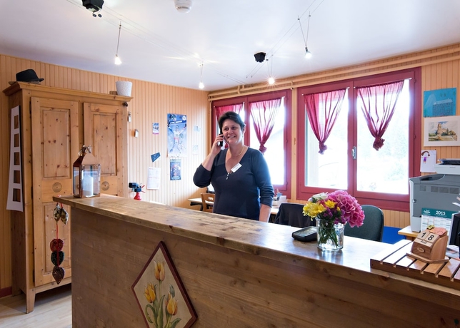 Imagen de los interiores del Hotel Od&eacute;sia Vacances Chalet Le Gr&eacute;pillon. Foto 14