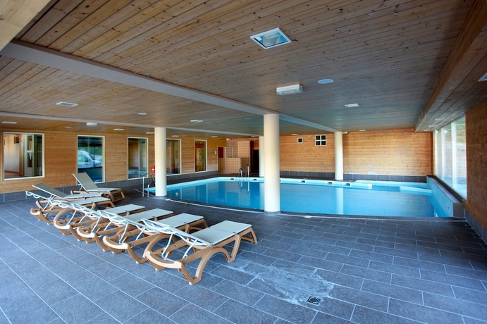 Imagen de la piscina del Hotel Od&eacute;sia Vacances Chalet Le Gr&eacute;pillon. Foto 18