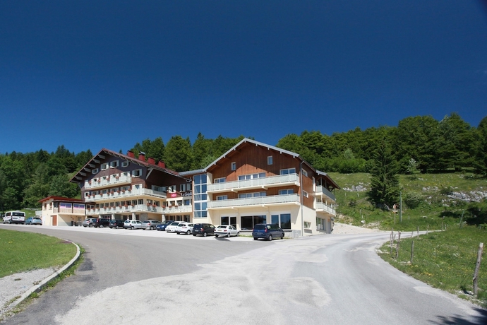 Imagen general del Hotel Od&eacute;sia Vacances Chalet Le Gr&eacute;pillon. Foto 2
