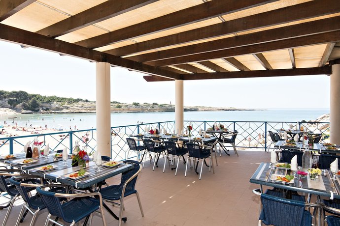 Imagen del bar/restaurante del Hotel Od&eacute;sia Vacances Village Club Le Pescadou. Foto 9