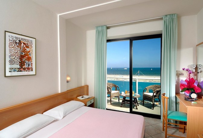 Imagen de la habitación del Hotel Odeon, Pinarella di Cervia. Foto 7