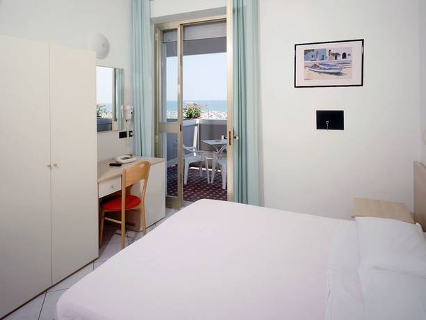 Imagen de la habitación del Hotel Odeon, Pinarella di Cervia. Foto 9