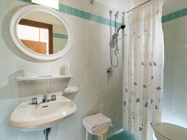 Imagen de la habitación del Hotel Odeon, Pinarella di Cervia. Foto 12