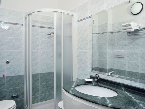 Imagen de la habitación del Hotel Odeon, Pinarella di Cervia. Foto 13
