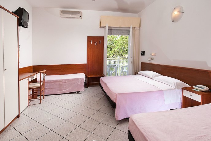 Imagen de la habitación del Hotel Odeon, Pinarella di Cervia. Foto 15