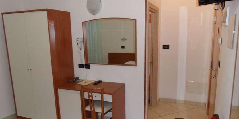 Imagen de la habitación del Hotel Odeon, Pinarella di Cervia. Foto 16