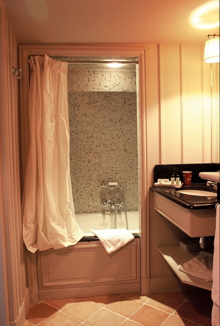 Imagen de la habitación del Hotel Odeon Saint Germain. Foto 7