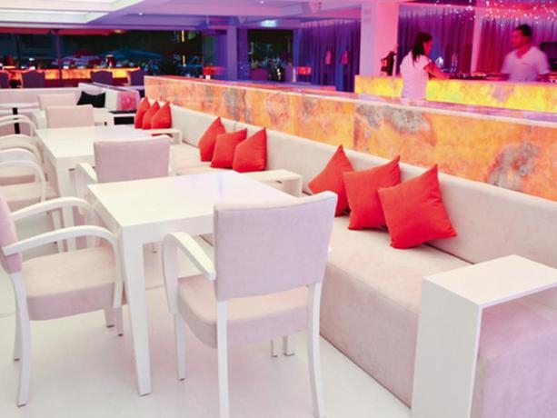 Imagen del bar/restaurante del Hotel Odessa Beach. Foto 2