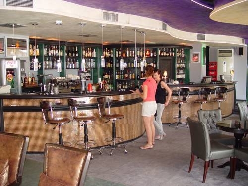 Imagen del bar/restaurante del Hotel Odessos. Foto 15
