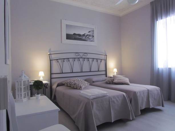 Imagen de la habitación del Hotel Odissea. Foto 10