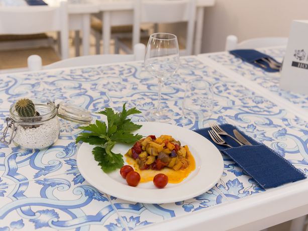 Imagen del bar/restaurante del Hotel Odissea. Foto 3