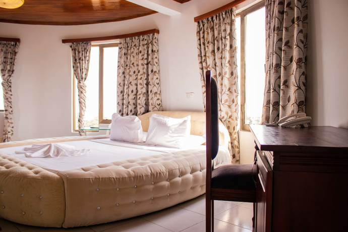 Imagen de la habitación del Hotel Odjidja Royal Palace. Foto 10