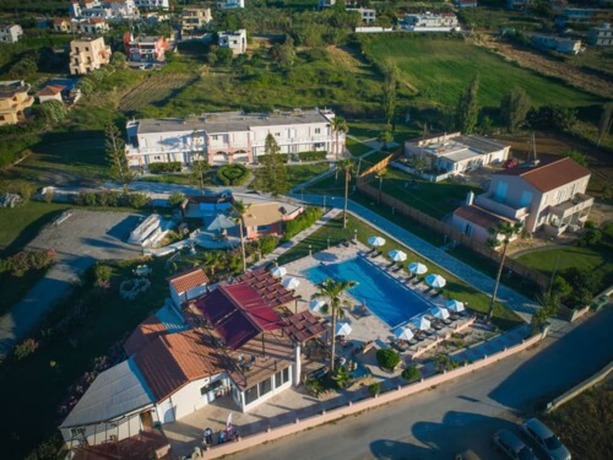 Imagen general del Hotel Odos Oneiron Tavronitis Bay. Foto 14