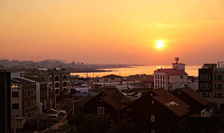 Imagen de los exteriores del Hotel Odri Inn Jeju. Foto 14