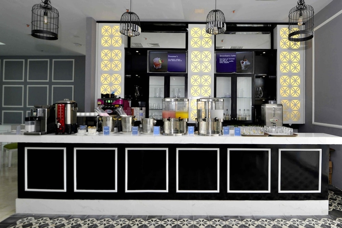 Imagen del bar/restaurante del Hotel Odua Weston Jambi. Foto 6