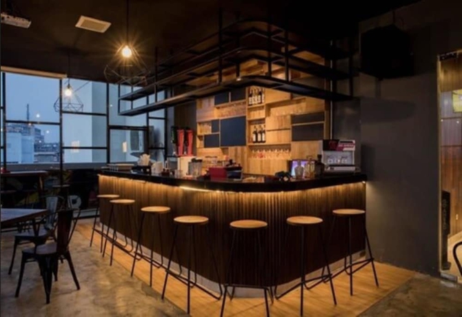 Imagen del bar/restaurante del Hotel Odua Weston Jambi. Foto 10