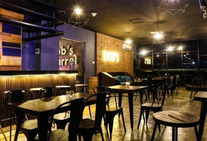 Imagen del bar/restaurante del Hotel Odua Weston Jambi. Foto 11