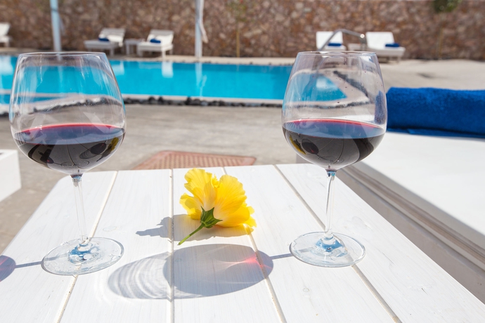 Imagen de la piscina del Hotel Odysseas. Foto 16