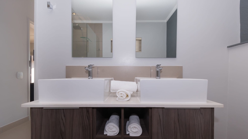 Imagen de la habitación del Hotel Odyssey Luxury Apartments. Foto 10
