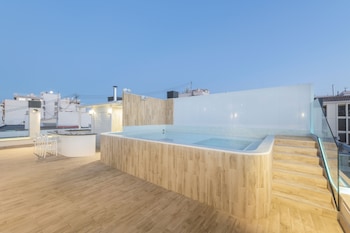 Imagen de los exteriores del Hotel Odyssey Rooms. Foto 10