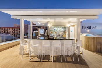 Imagen de los exteriores del Hotel Odyssey Rooms. Foto 11