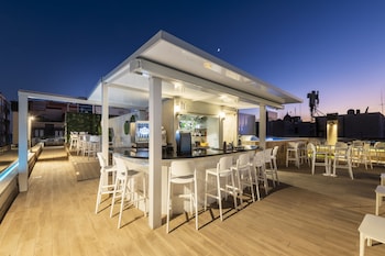 Imagen del bar/restaurante del Hotel Odyssey Rooms. Foto 3