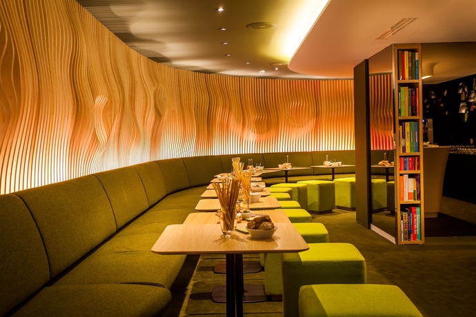 Imagen del bar/restaurante del Hotel Odyssey by Elegancia. Foto 3