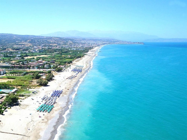 Imagen de los exteriores del Hotel Odyssia Beach. Foto 13