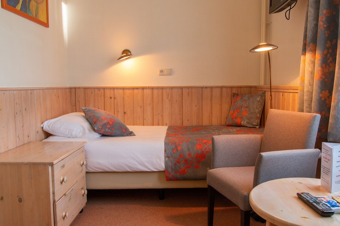 Imagen de la habitación del Hotel Oepkes. Foto 9