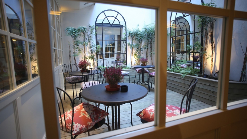 Imagen de los interiores del Hotel Ofelias. Foto 8