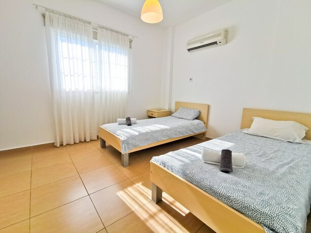 Imagen general del Hotel Off Course Seaview Apartment. Foto 2