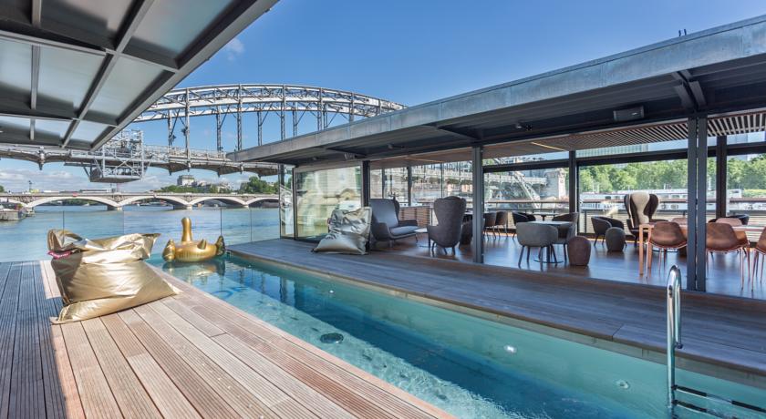 Imagen de la piscina del Hotel Off Paris Seine. Foto 9