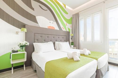 Imagen de la habitación del Hotel Oh Nice Revellin Ceuta. Foto 19