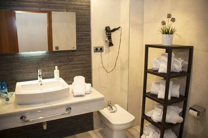 Imagen de la habitación del Hotel Oh Nice Ulises Ceuta. Foto 9