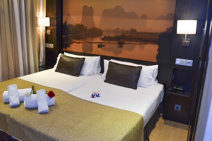 Imagen de la habitación del Hotel Oh Nice Ulises Ceuta. Foto 11