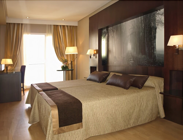 Imagen de la habitación del Hotel Oh Nice Ulises Ceuta. Foto 16