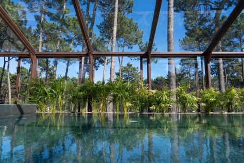 Imagen de la piscina del Hotel Ohai Nazar&eacute; Outdoor Resort. Foto 37