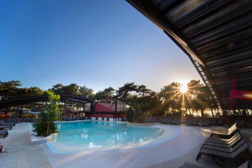 Imagen de la piscina del Hotel Ohai Nazar&eacute; Outdoor Resort. Foto 40