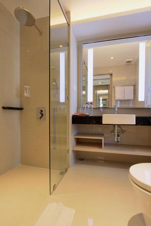 Imagen de la habitación del Hotel Ohana Kuta. Foto 9