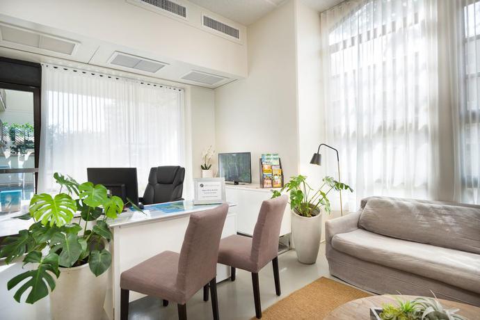 Imagen de los interiores del Hotel Ohia Waikiki Studio Suites. Foto 10