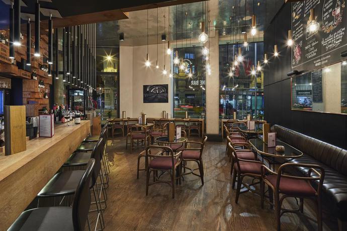 Imagen del bar/restaurante del Hotel Ohla Barcelona. Foto 5