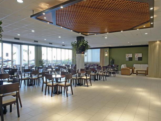 Imagen del bar/restaurante del Hotel Ohtels Cabogata. Foto 3