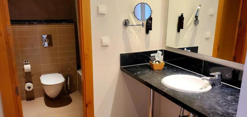 Imagen de la habitación del Hotel Ohtels Campo De Gibraltar. Foto 4