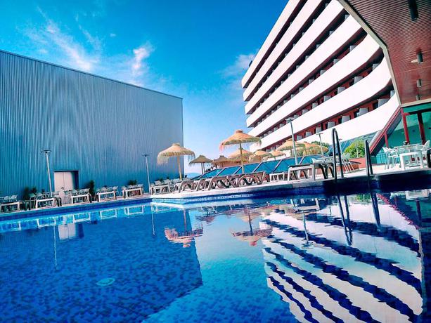 Imagen de la piscina del Hotel Ohtels Campo De Gibraltar. Foto 11