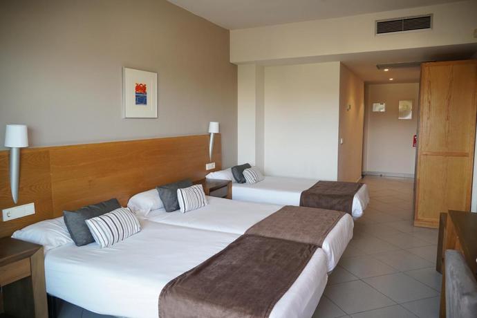 Imagen de la habitación del Hotel Ohtels Campo De Gibraltar. Foto 8